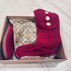 UCG Australia Woman CLASSIC
CARDY 5819 W / RUBY